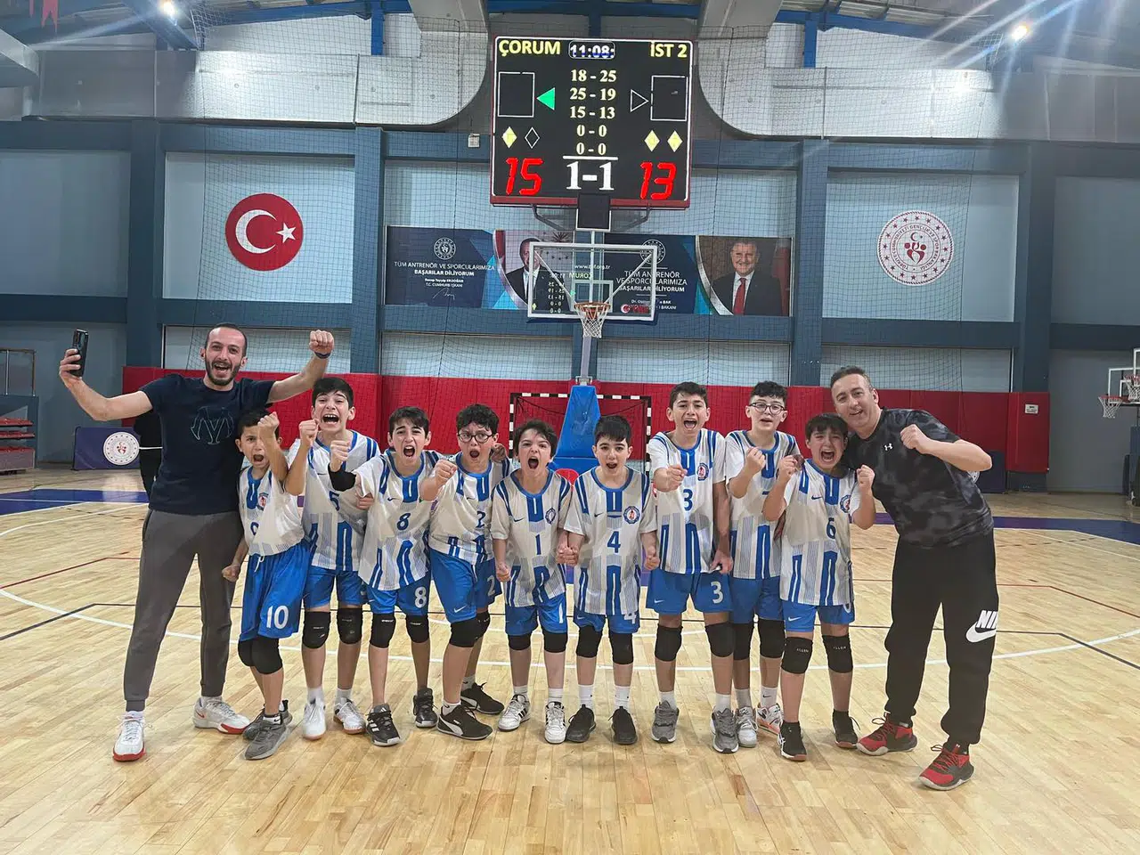 Çorum 23 Nisan Ortaokulu Voleybolda Türkiye Finallerine Yükseldi!