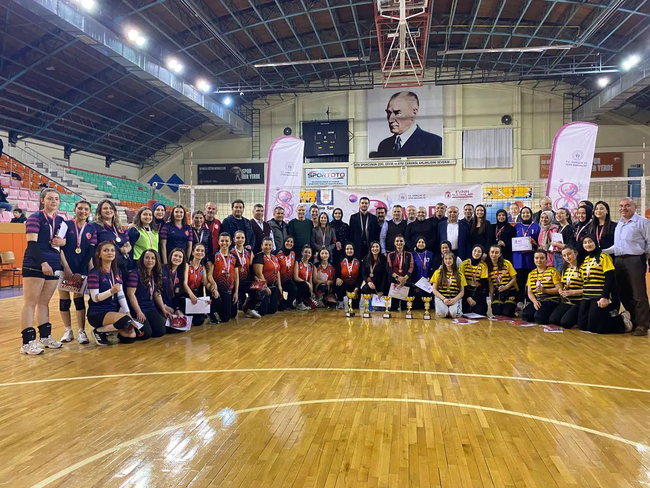 Çorum’da Evinin Sultanları Voleybol Turnuvası Yapıldı