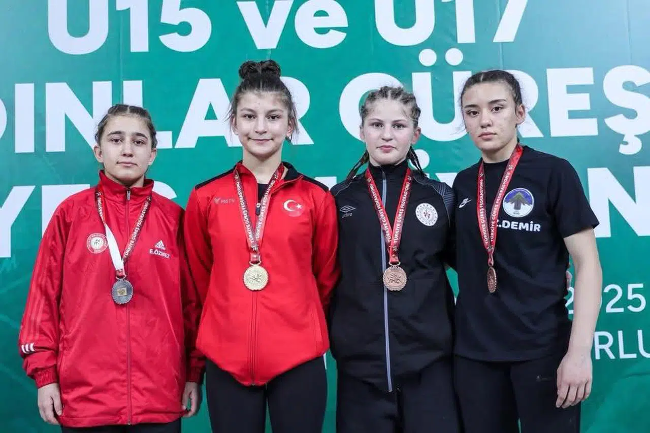 Çorumlu Güreşçi Esra Özmez, Türkiye İkincisi Oldu