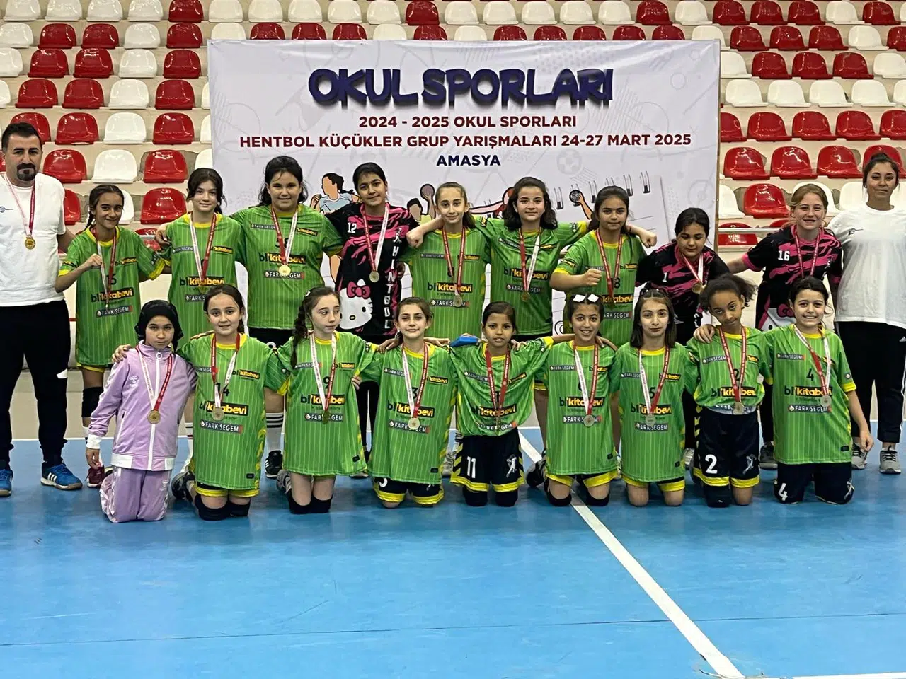 Dr. Sadık Ahmet Ortaokulu Hentbolda Yarı Finalde