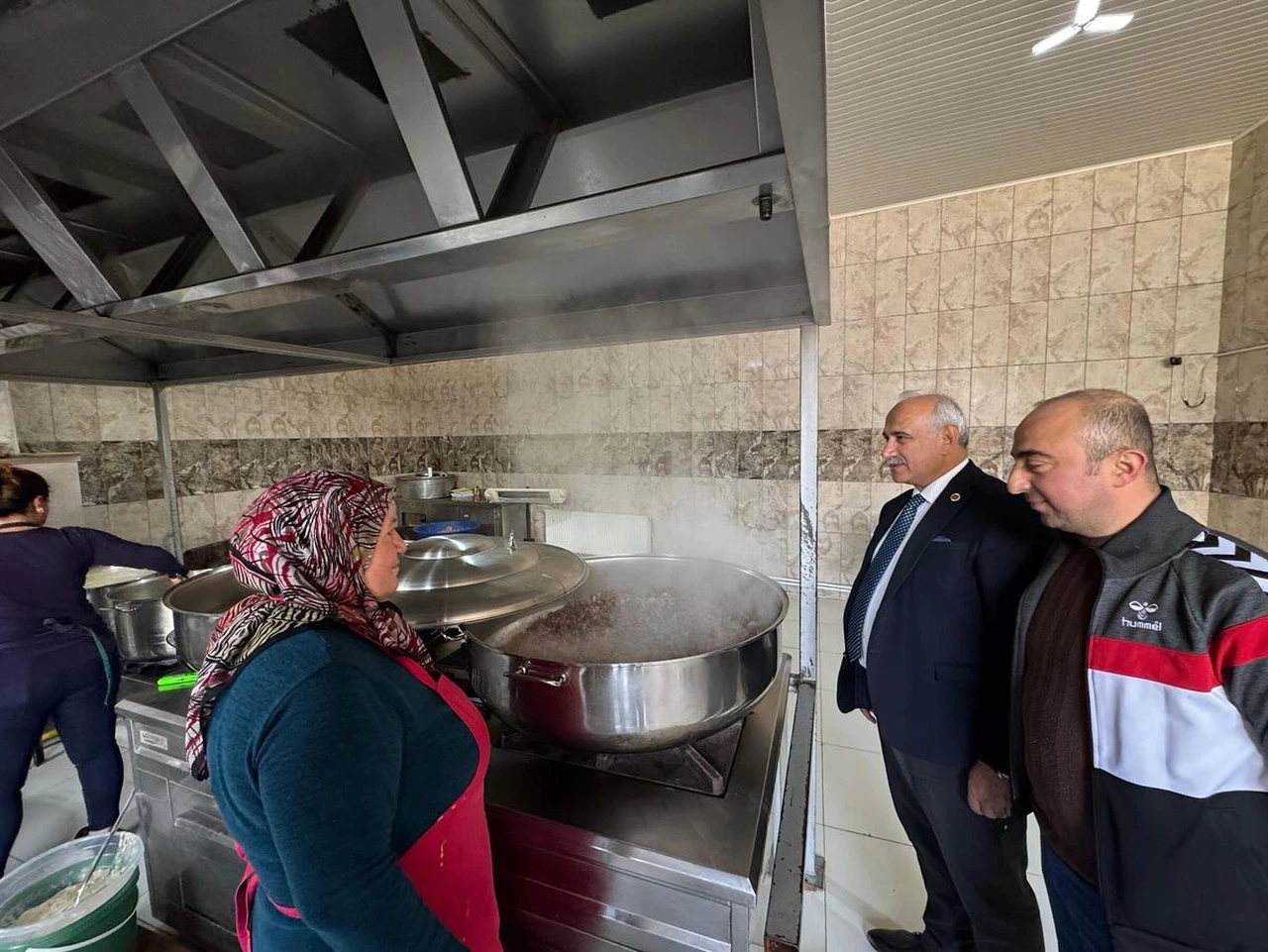 Her Gün 300 Kişiye İftar Yemeği