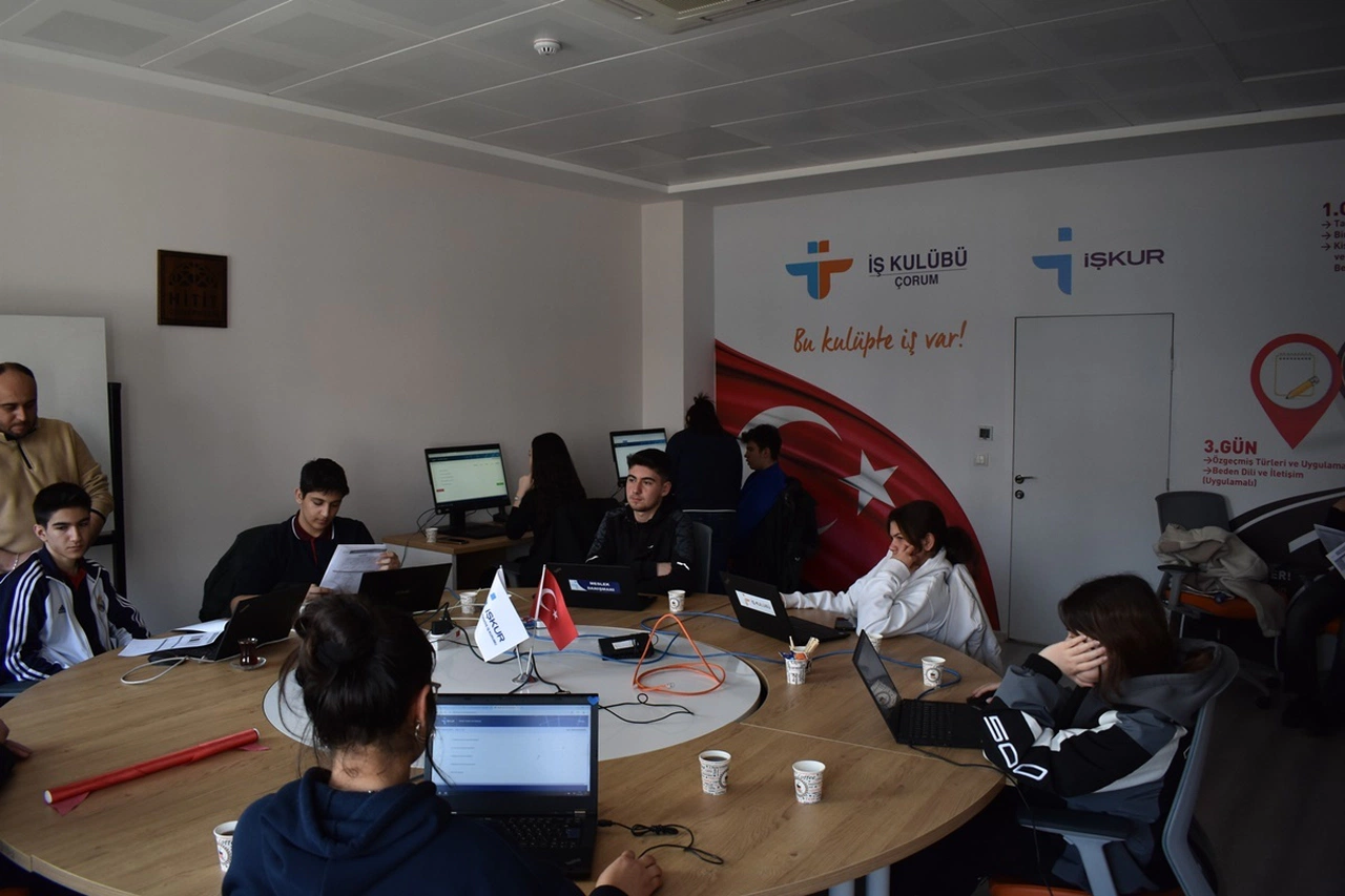 Lise Öğrencilerinin Mesleki Yönelimleri Test Ediliyor