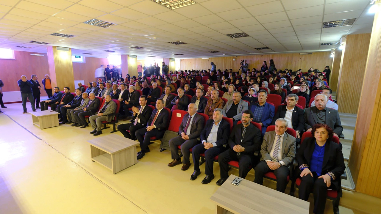 Madde Bağımlılığına Tiyatroyla Dikkat Çektiler