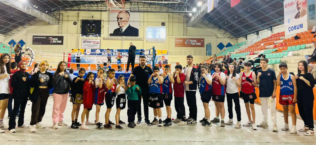 Muay Thaiciler Kıyasıya Mücadele Etti