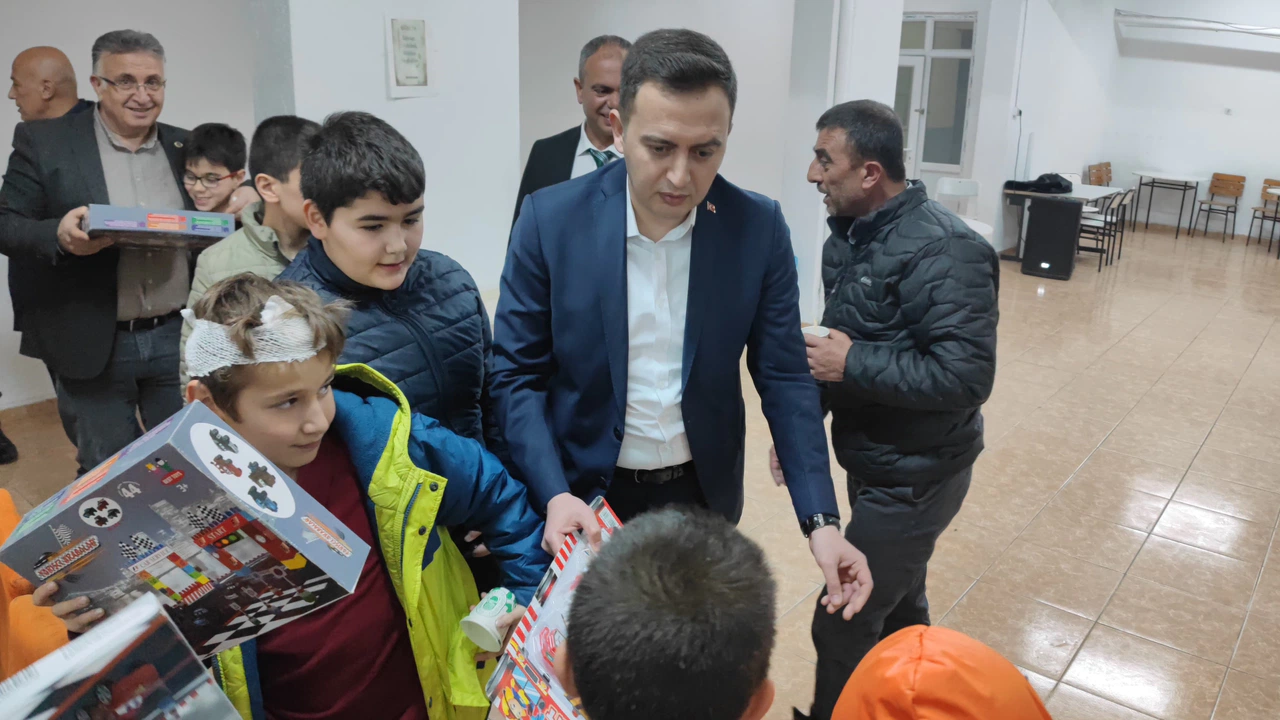 Oğuzlar'da Protokol Üyeleri Öğrencilerle İftar Yaptı