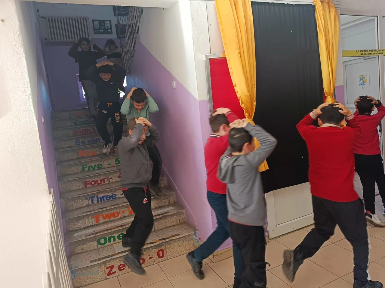 Okullarda Deprem Tatbikatı Yapıldı