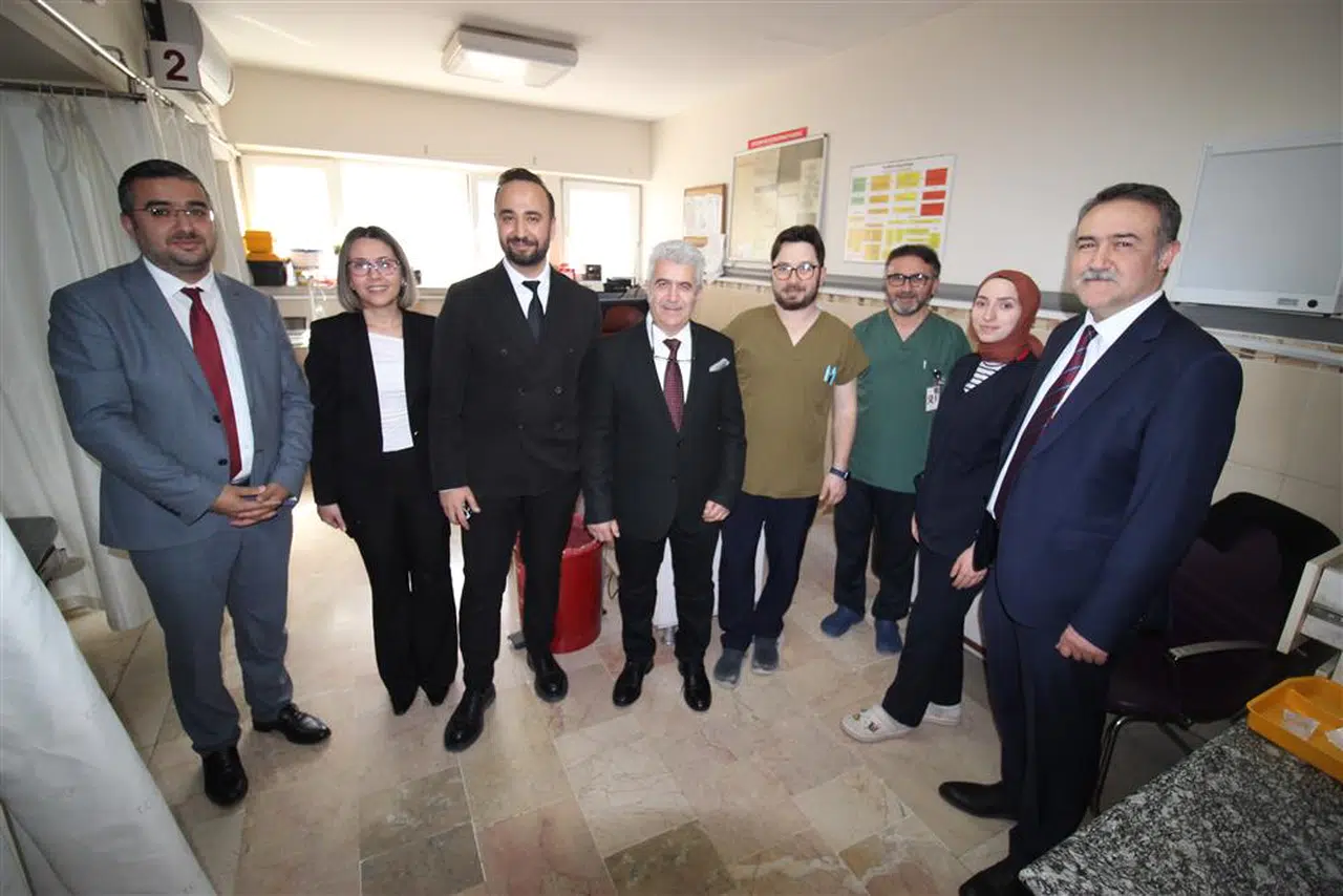 Sağlık Çalışanlarının Bayramını Kutladılar
