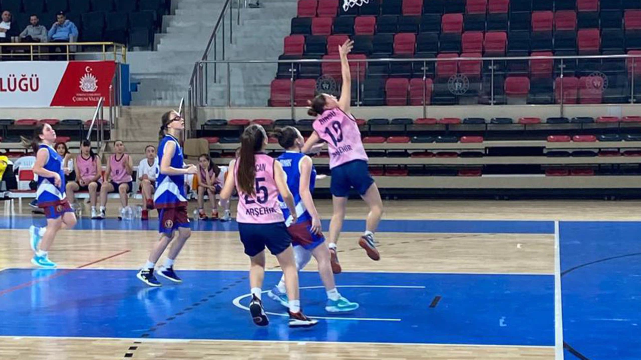 Çorum'da Basketbol Yarı Finalleri Heyecanı Başladı