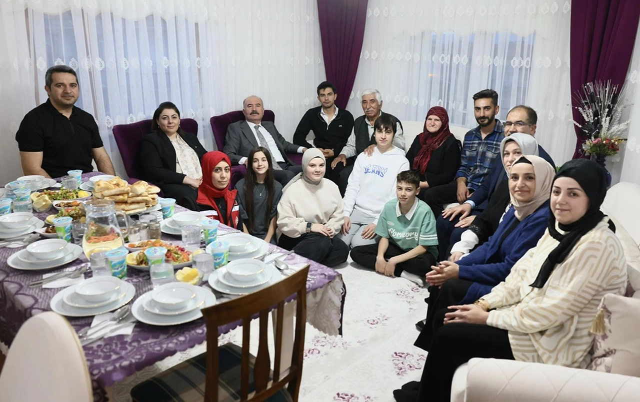 Şehidin Ailesiyle İftar Sofrasında Buluştu
