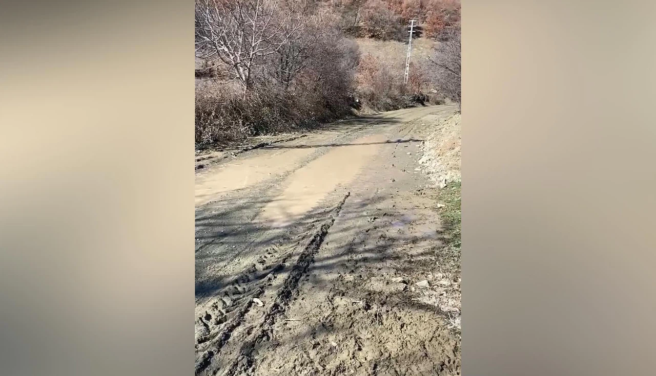 ‘Tarhankozlu ve Sazdeğirmeni Köy Yolu Asfalt Bekliyor’