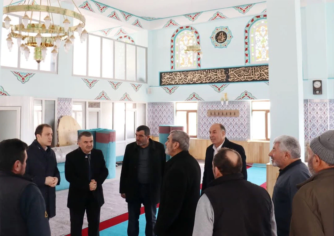 TOKİ Camii Teravih Namazıyla İbadete Açıldı