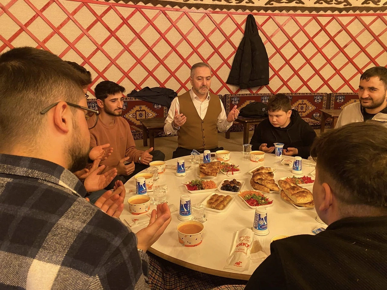 Üniversite Öğrencileriyle İftar Sofrasında Buluştu