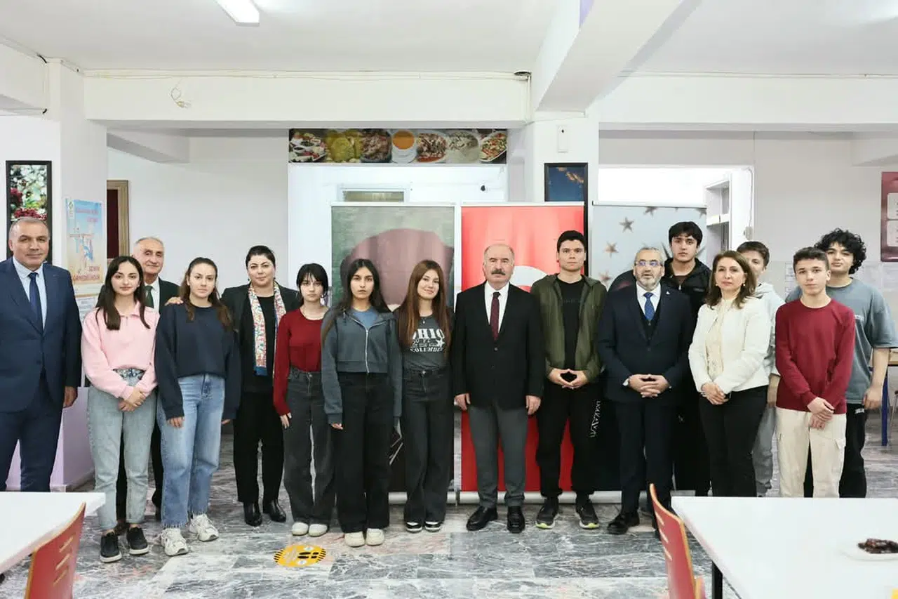 Vali Çalgan, İftarda Gençlerle Buluştu