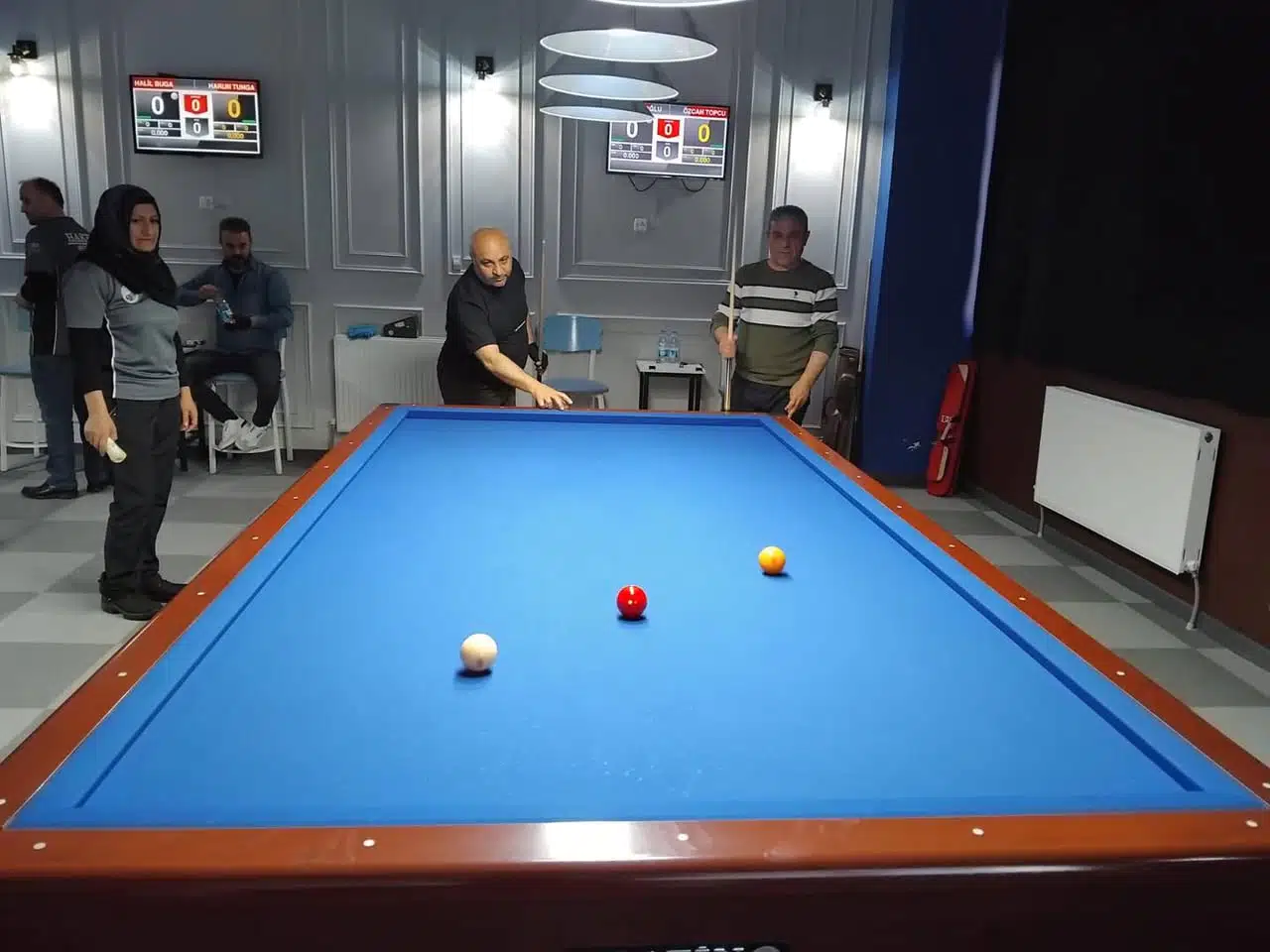 23 Nisan Coşkusu Bilardo Masasında