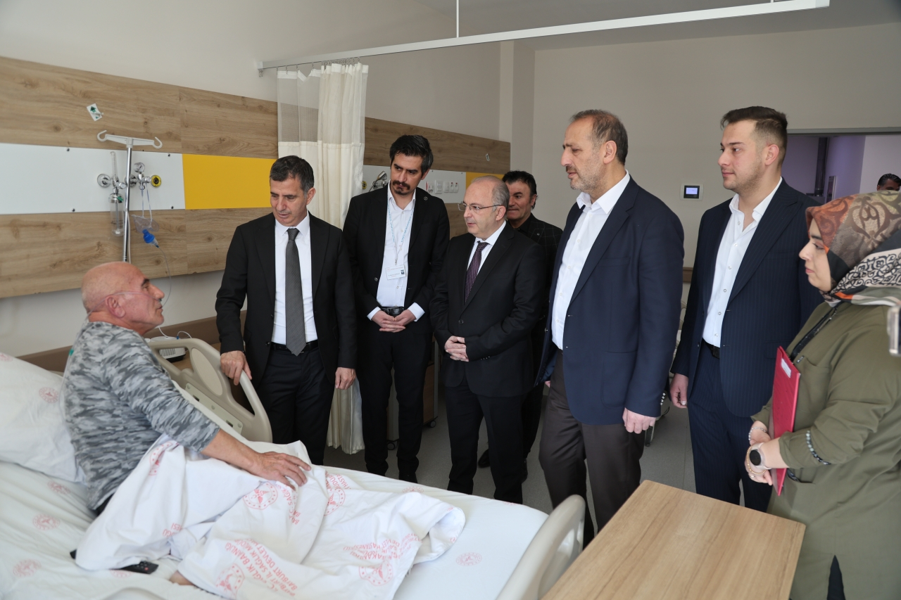 AK Parti Bayburt Milletvekili Ateş, Bayburt Devlet Hastanesi'ni ziyaret etti