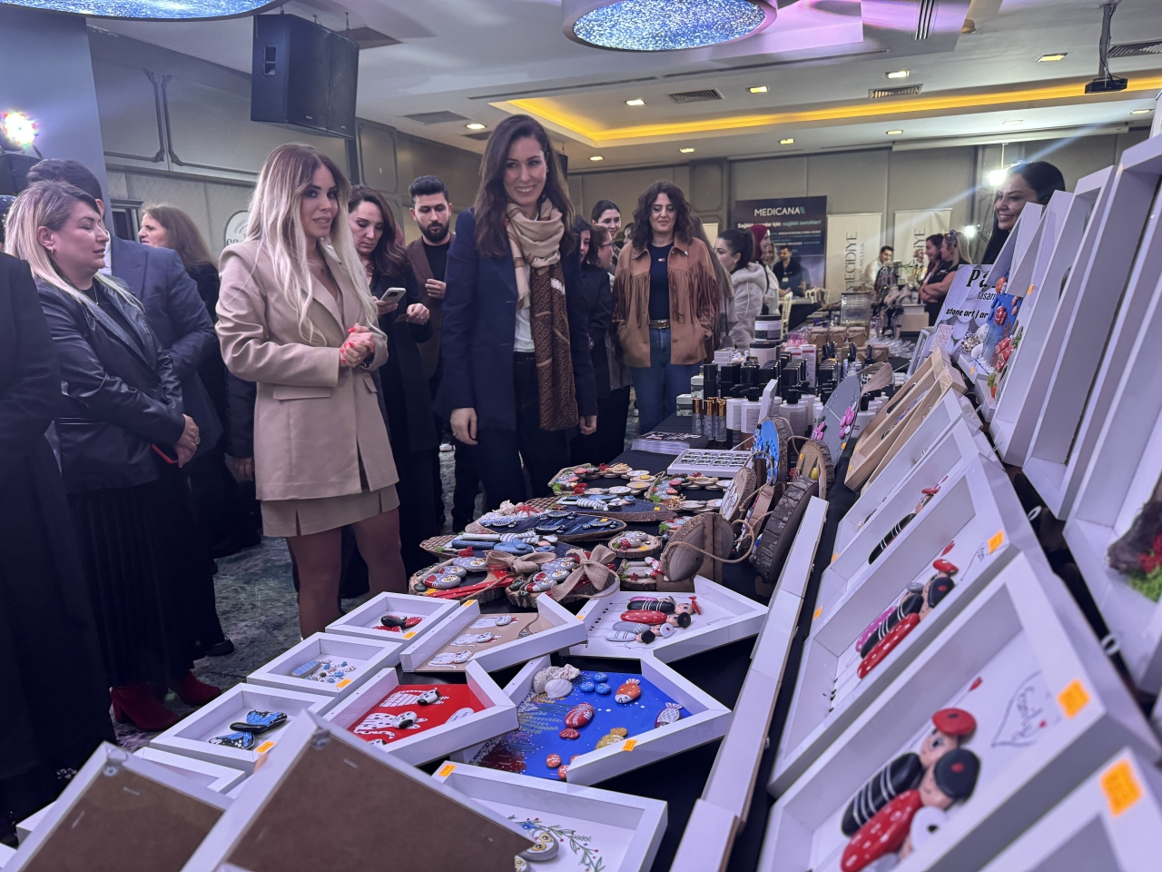 AK Partili Karaaslan depremzede çocuklar yararına düzenlenen şenliği ziyaret etti