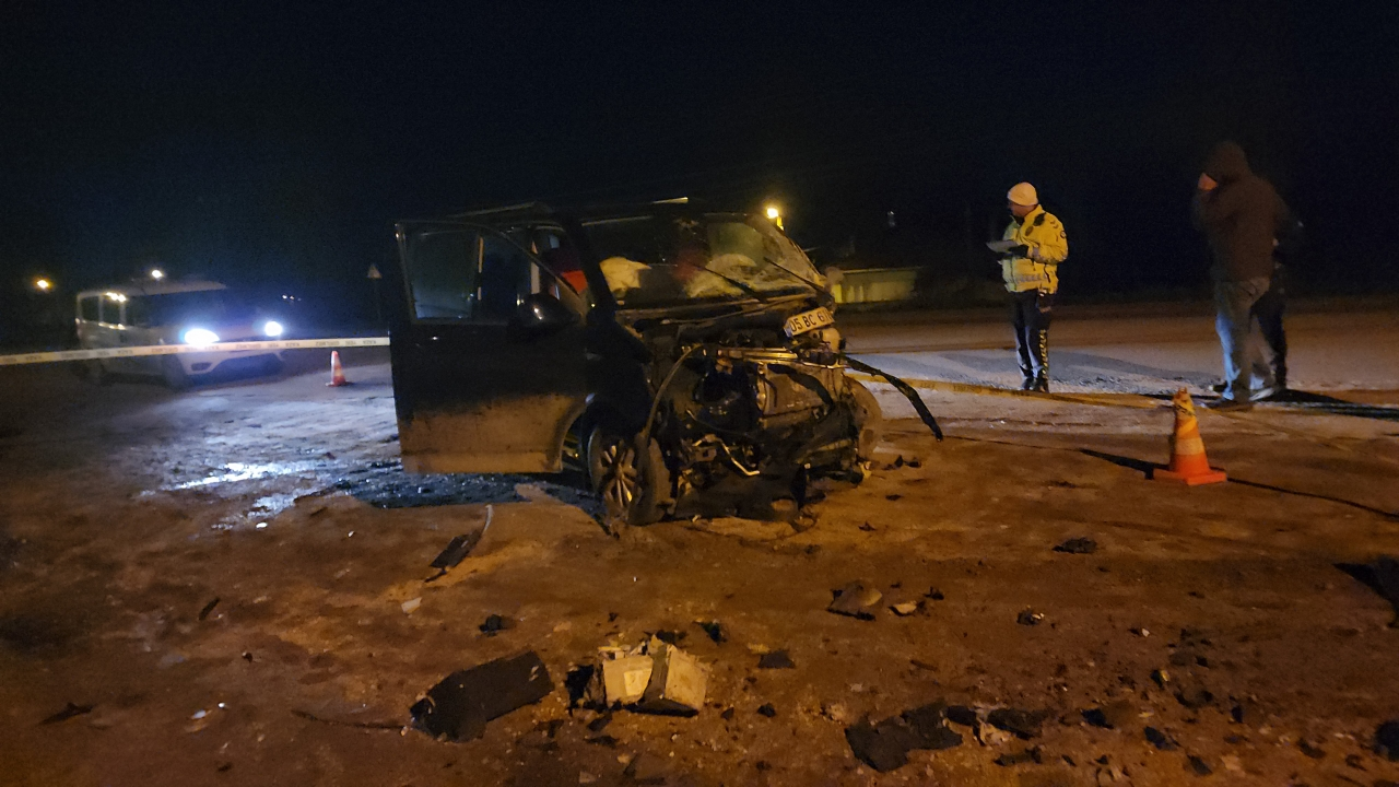 Amasya'da panelvan ile hafif ticari aracın çarpıştığı kazada 7 kişi yaralandı