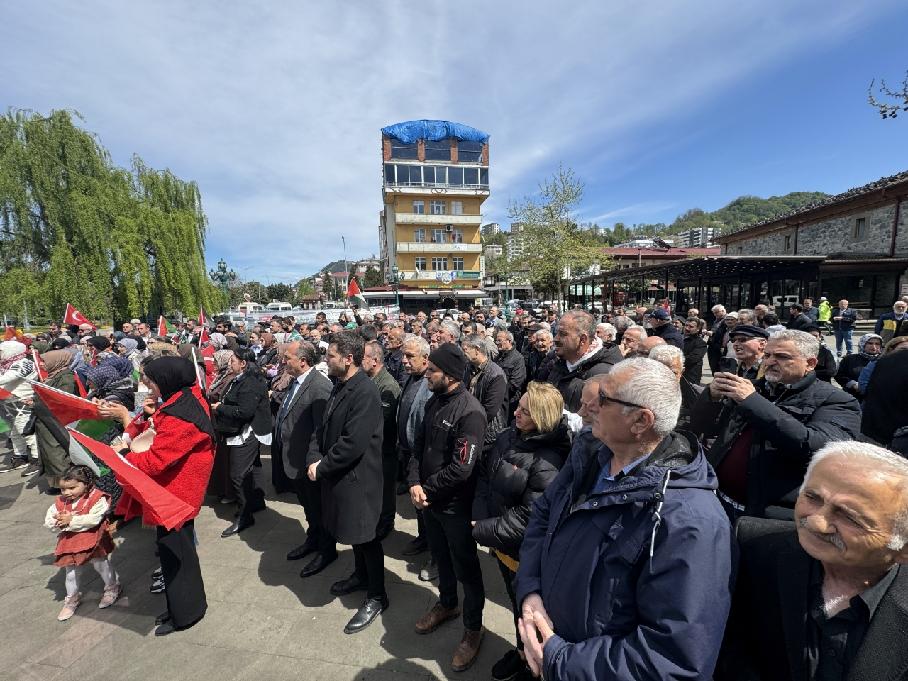 Arhavi’de Filistin’e destek yürüyüşü düzenlendi