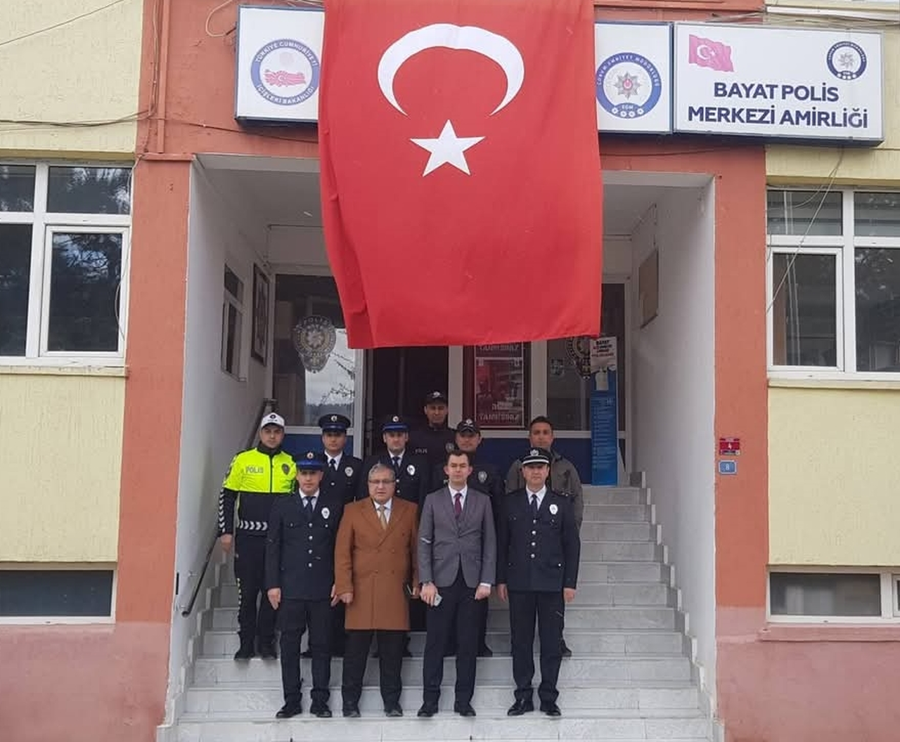 Bayat’ta Polis Haftası dolasıyla emniyet teşkilatına yönelik ziyaret gerçekleştirildi