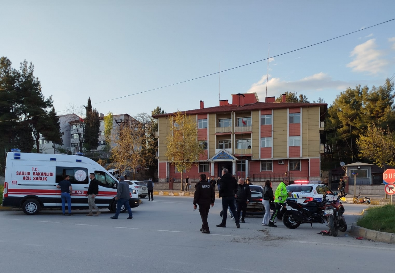 Boyabat’ta motosikletle otomobilin çarpıştığı kazada bir kişi yaralandı