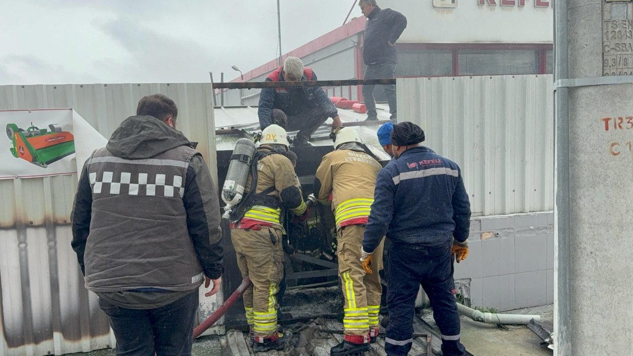 Düzce'de depoda çıkan yangında hasar oluştu