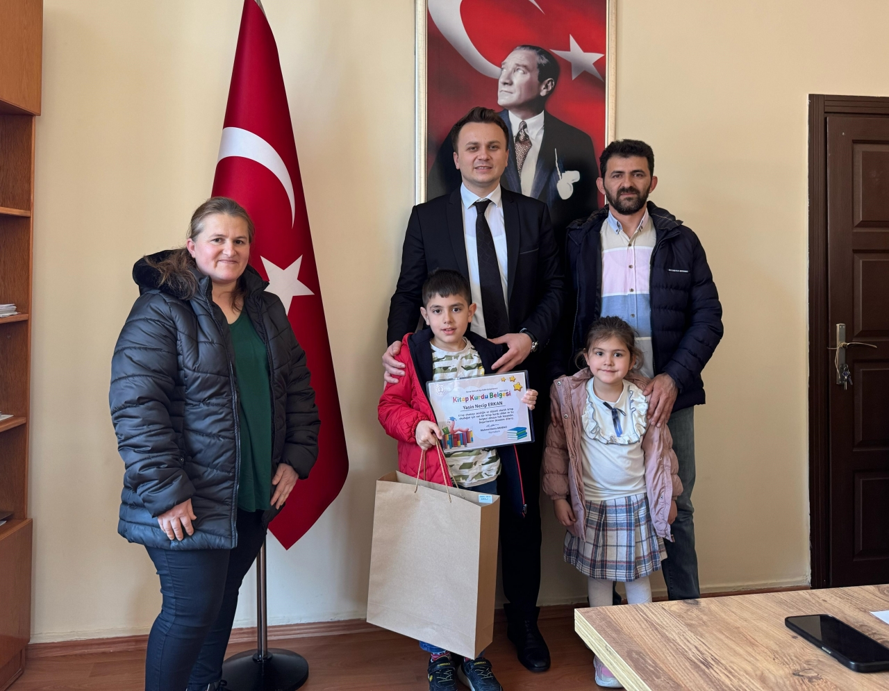 Gerze'de en çok kitap okuyan öğrenciler ödüllendirildi