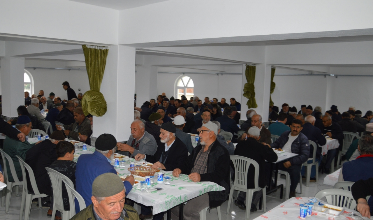 Havza'da çiftçilerin bereketli bir sezon geçirmesi için afat kurbanı kesildi, dualar edildi