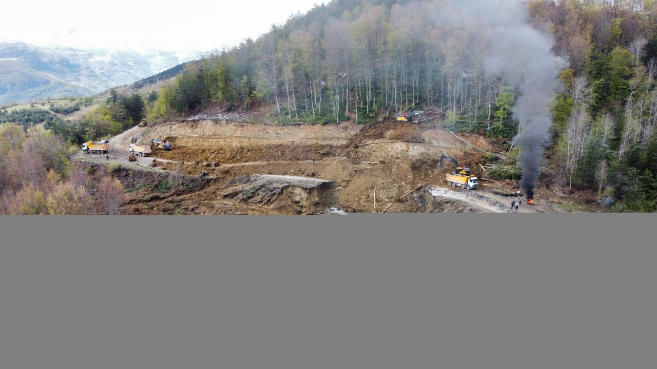 Heyelan nedeniyle kapanan Kastamonu-Çatalzeytin kara yolu dronla görüntülendi