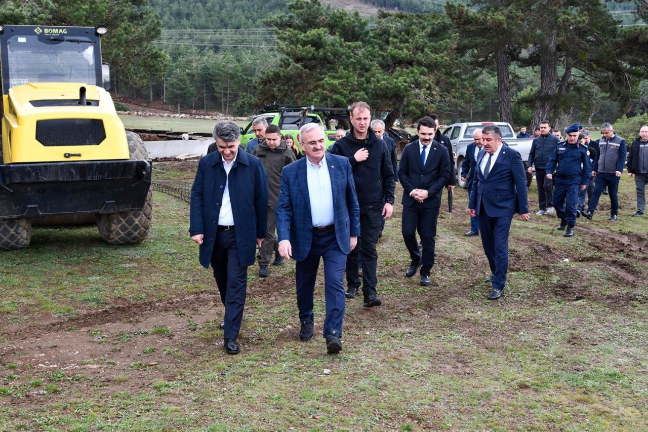 İçişleri Bakan Yardımcısı Karaloğlu, Bolu'da sahipsiz hayvanların yaşam alanını inceledi