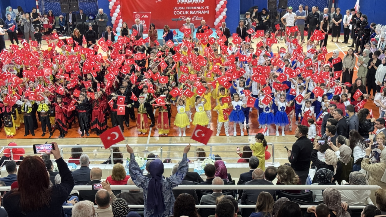 Karadeniz'de 23 Nisan Ulusal Egemenlik ve Çocuk Bayramı törenlerle kutlandı
