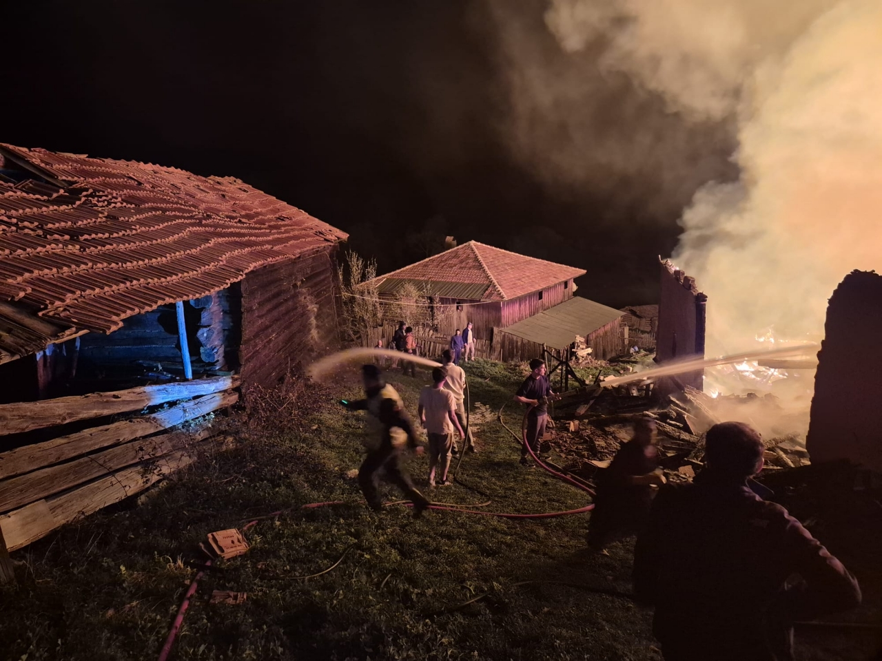 Kastamonu'da çıkan yangında 1 ev zarar gördü