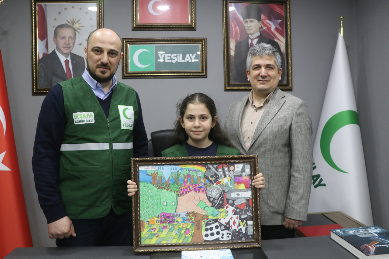 Öğrenciler Yeşilay Rize Şubesini ziyaret etti
