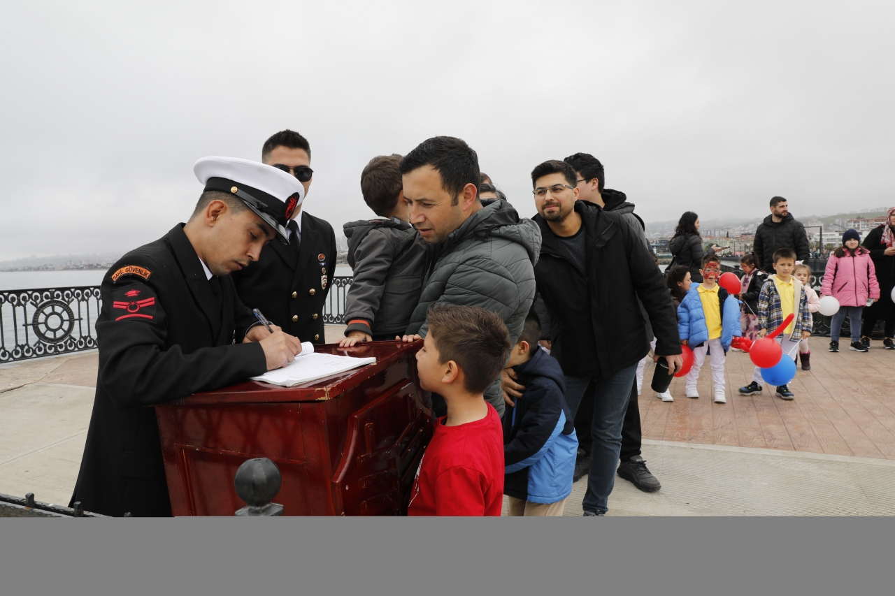 Samsun'da TCSG-87 gemisi ile TCG Fatih Fırkateyni ziyarete açıldı