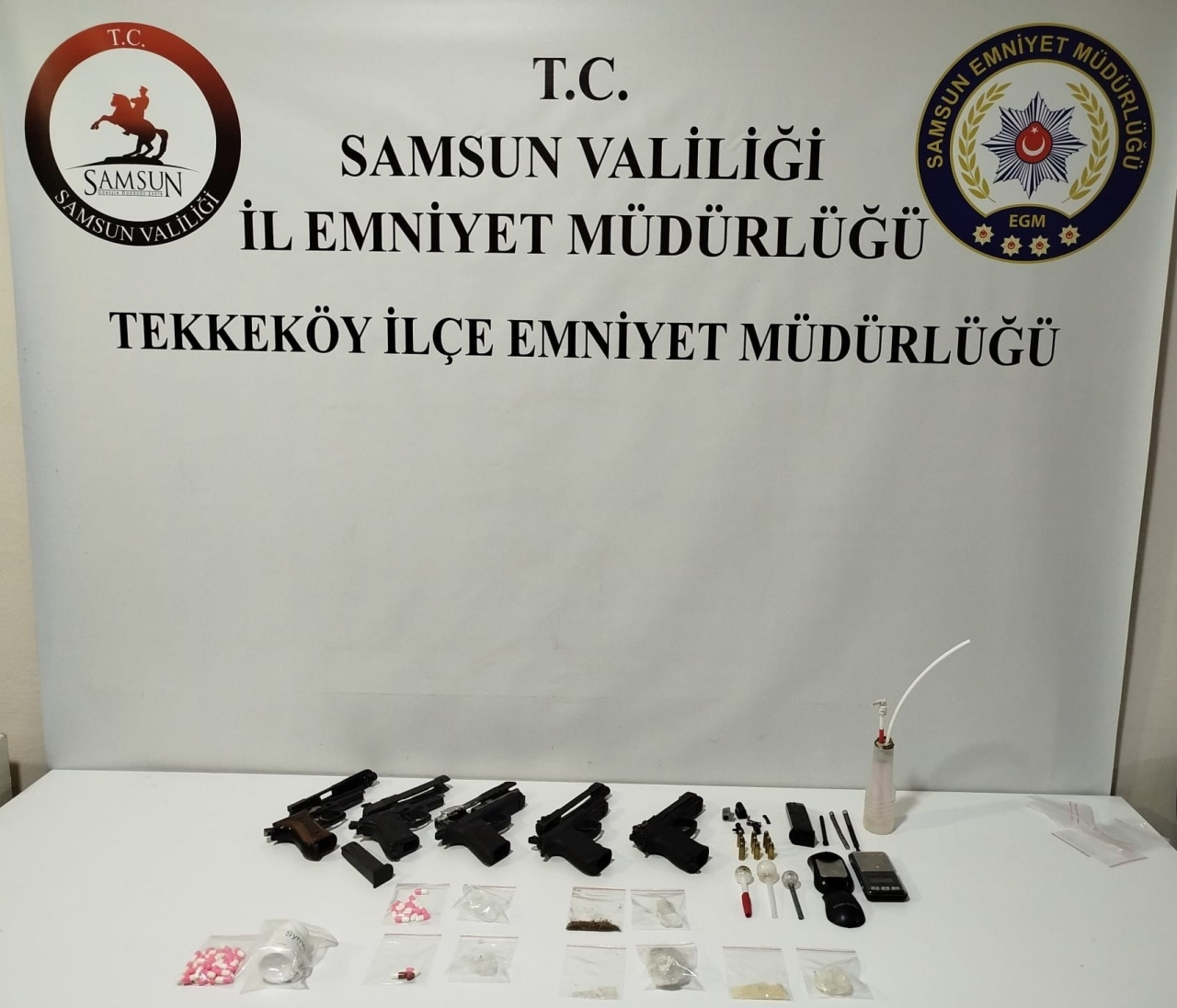 Samsun'da uyuşturucu ve silah parçaları ele geçirildi
