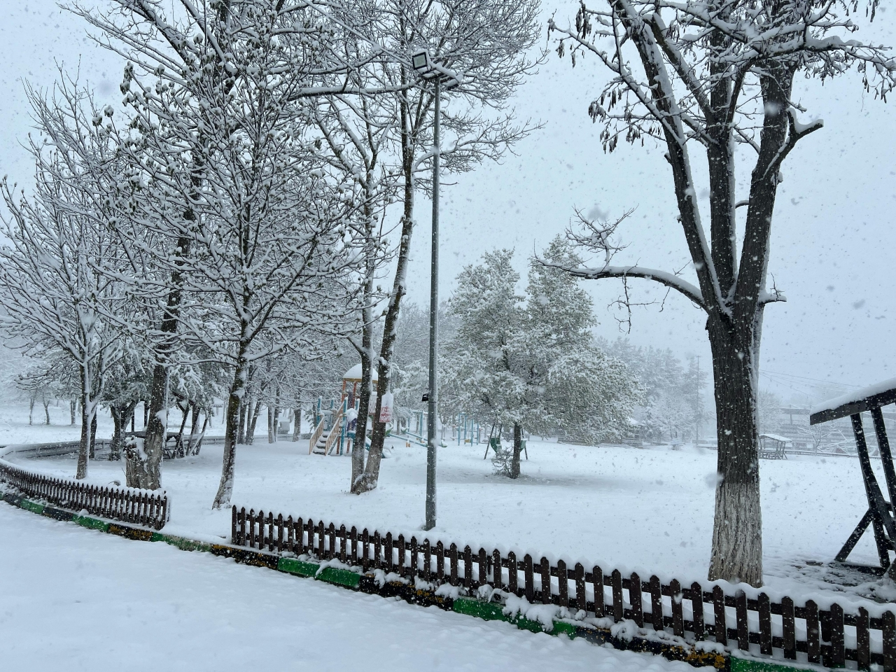 Samsun'un ilçelerinde kar yağışı etkili oldu