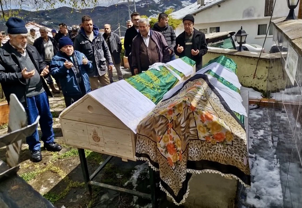 Sinop'ta trafik kazasında ölen karı, koca toprağa verildi