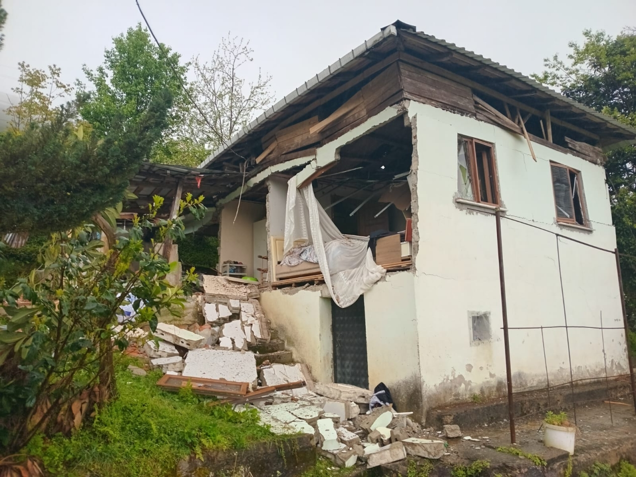 Trabzon'da mutfak tüpünün patlaması sonucu bir kişi yaralandı
