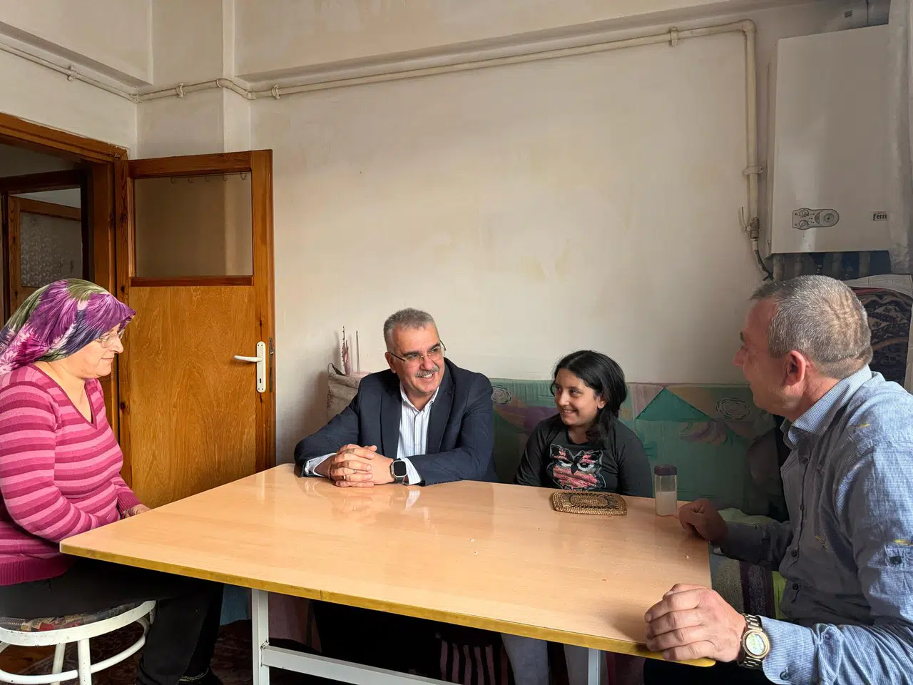 Ahlatcı, Ramazan Bayramı’nı Vatandaşla Bir Arada Geçirdi