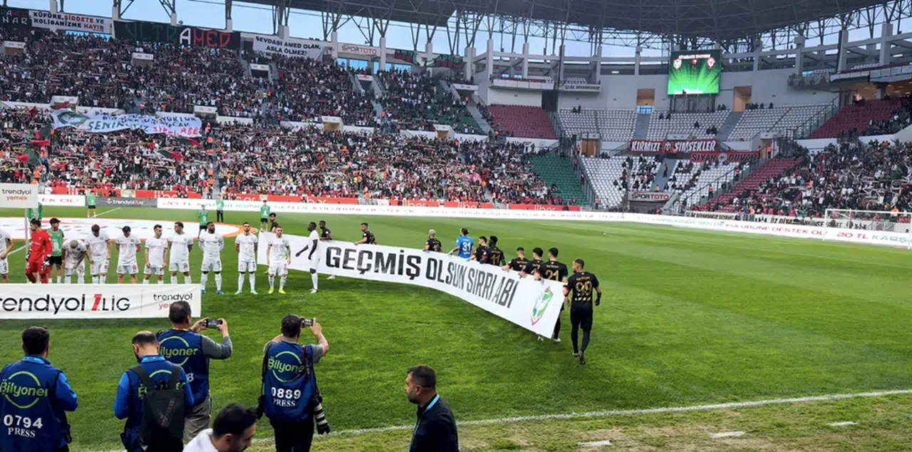 Amed SF ‘Geçmiş Olsun’ Pankartı ile Çıktı