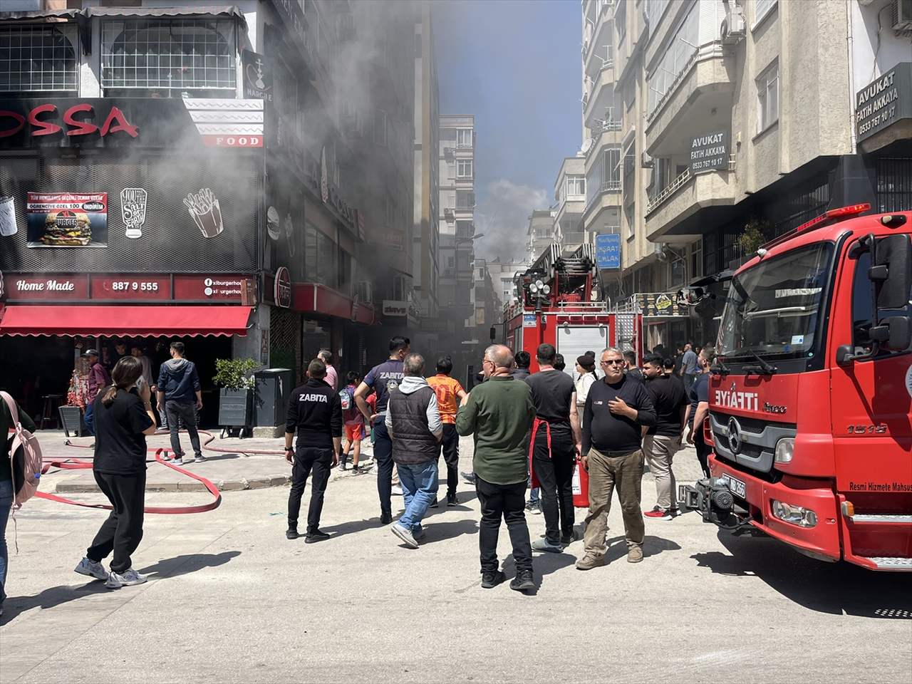 Antalya'da iş hanında çıkan yangın korkuttu