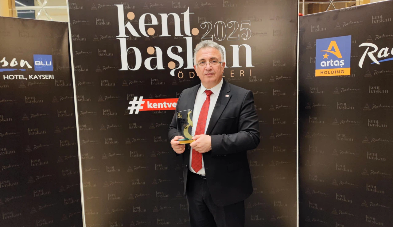 Başkan Cebeci, Dergiden Ödül Aldı