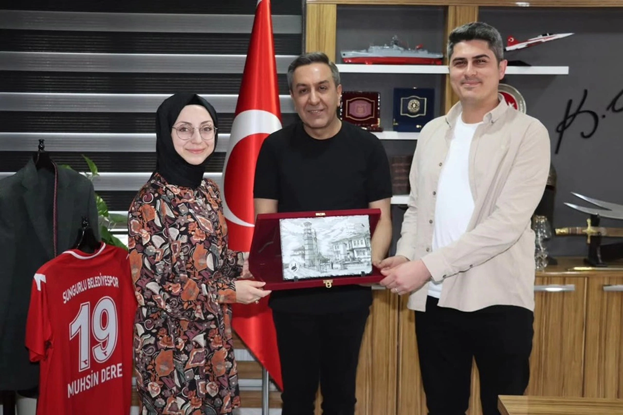 Başkan Dere, Gurbetçilerle Belediyede Bayramlaştı