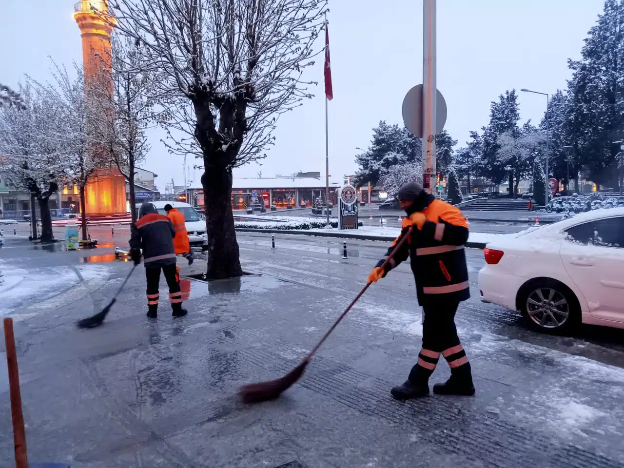 Belediye Ekiplerinin Kar Mesaisi