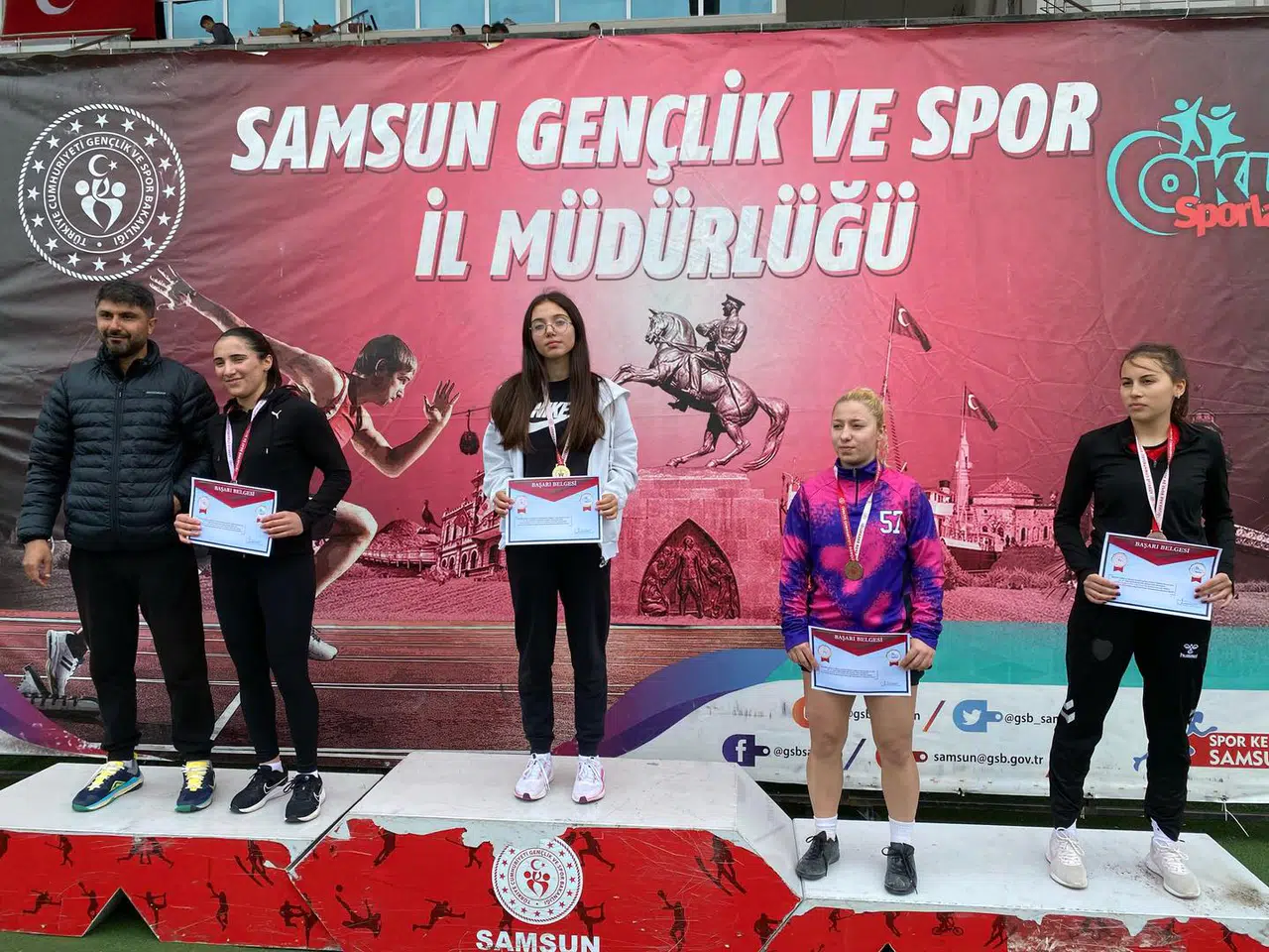 Çorumlu Atletlerden Duble Altın