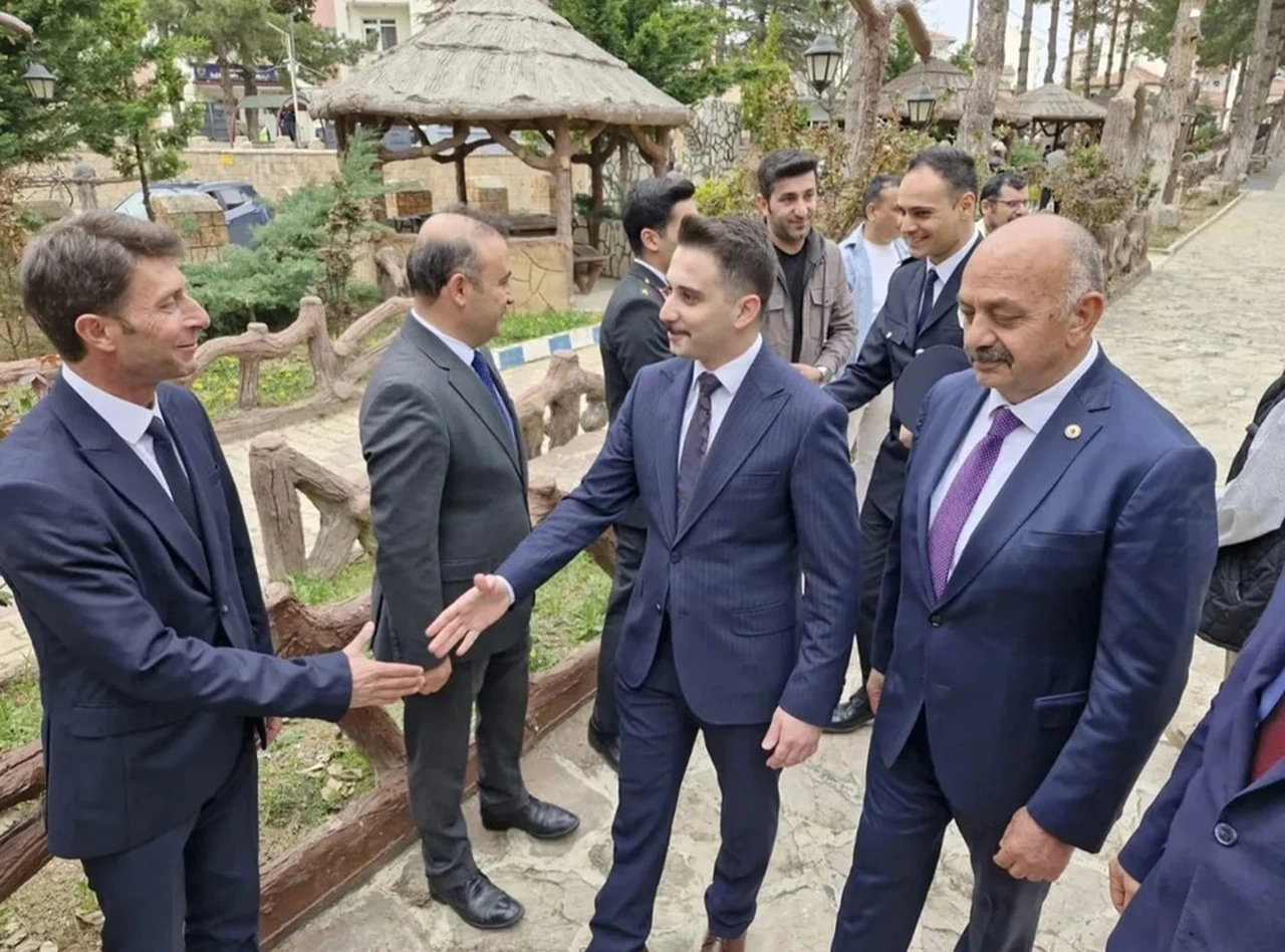 Halk ve Protokol Parkta Bayramlaştı