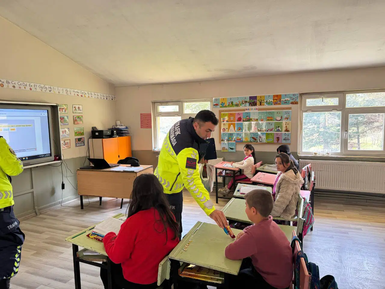 Jandarma Miniklere Trafik Eğitimi Veriyor