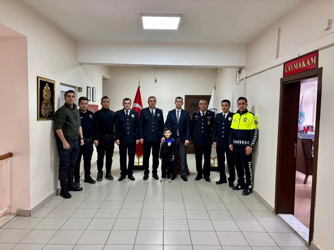 Kaymakam Yüce, Polisleri Kabul Etti
