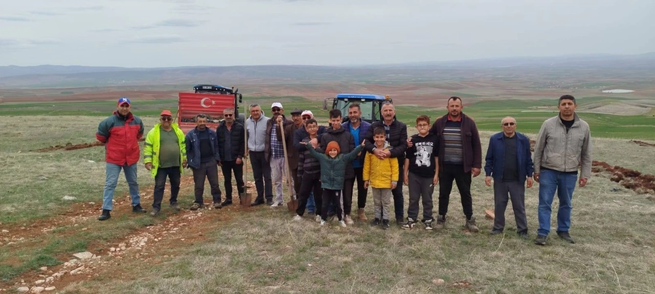 Köyde Fidanlar Toprakla Buluştu