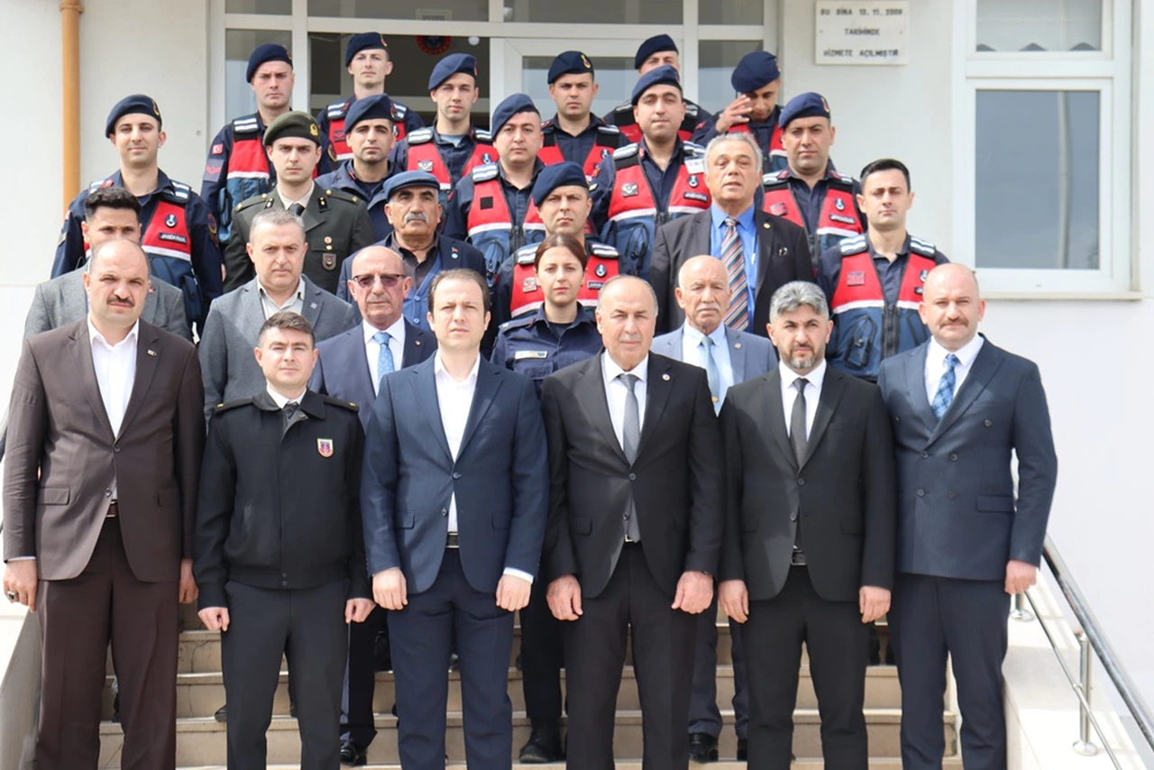 Kurumları Ziyaret Etti, Halkla Buluştu