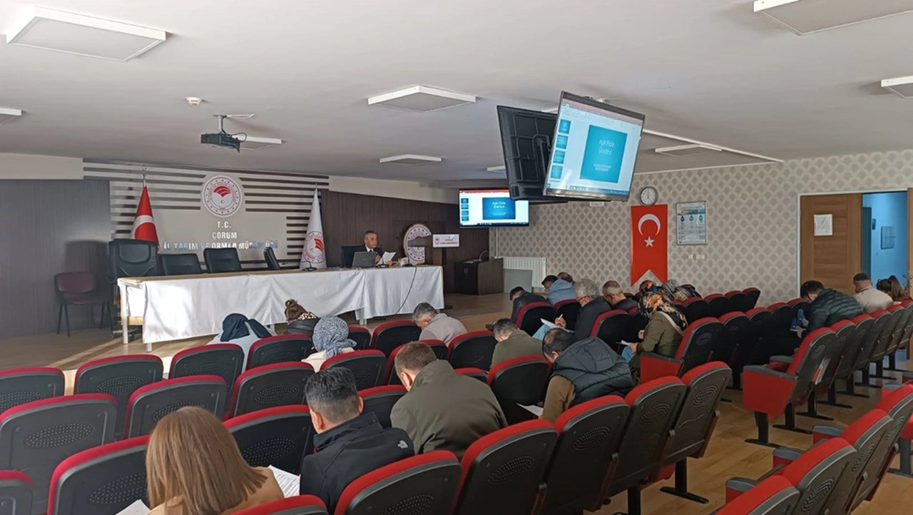 Üreticilere Yönelik Seracılık Kursu Sürüyor
